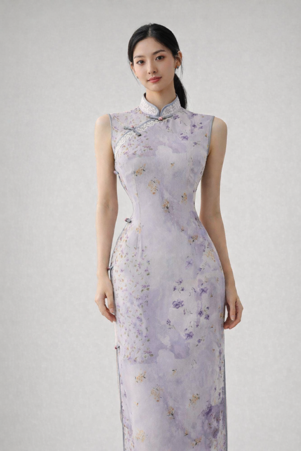 Lavender Whisper Floral Cheongsam – Sleeveless Modern Qipao